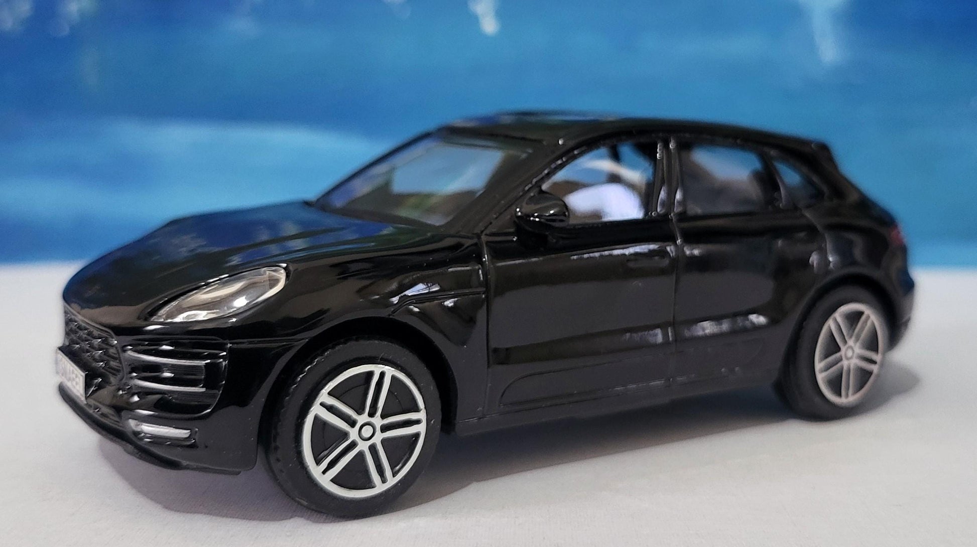 Porsche Macan Toy Car – Personalised Plates – 1:43 Scale Diecast Model – Gift for Kids or Adults – Birthday or Christmas – New & Boxed