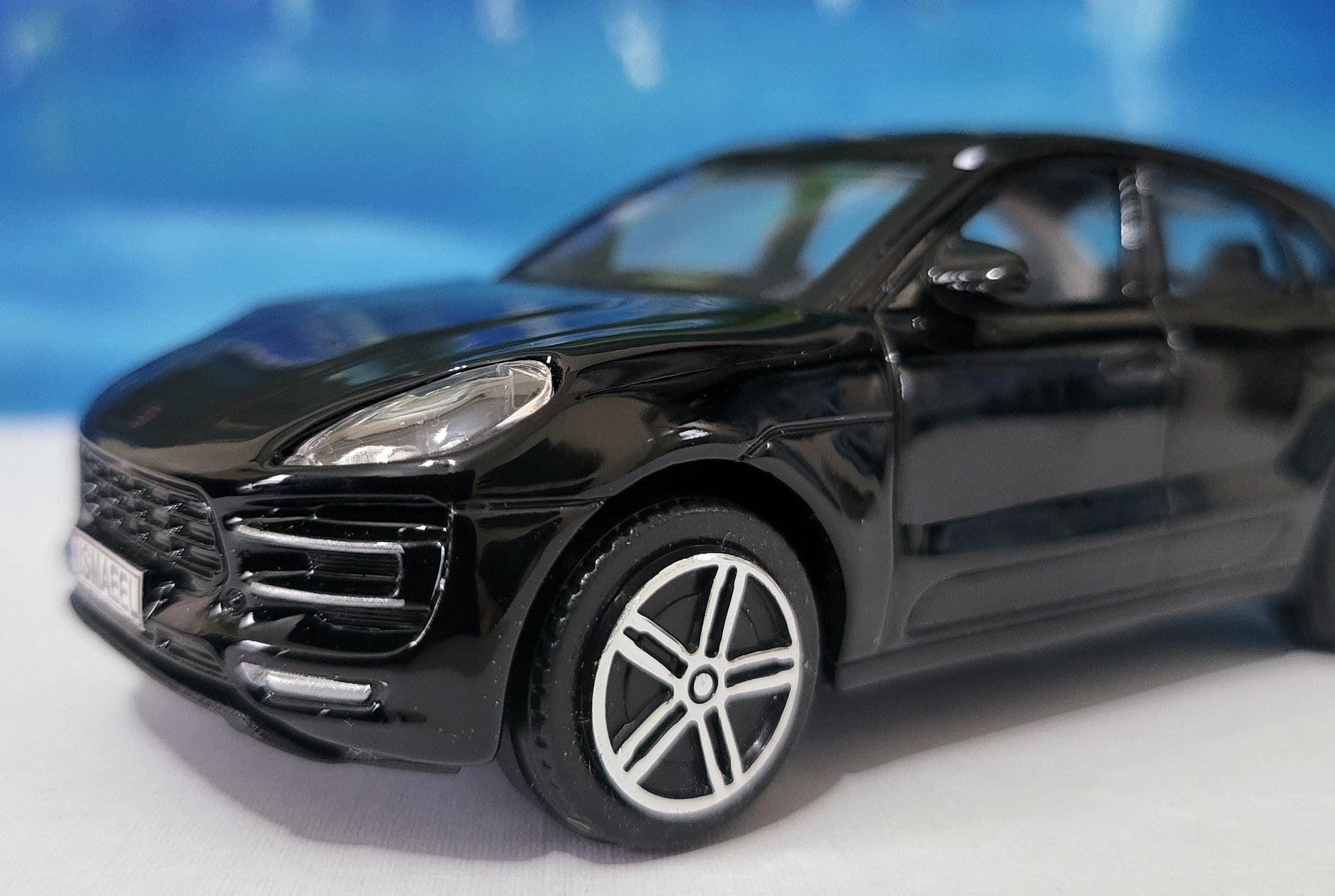 Porsche Macan Toy Car – Personalised Plates – 1:43 Scale Diecast Model – Gift for Kids or Adults – Birthday or Christmas – New & Boxed