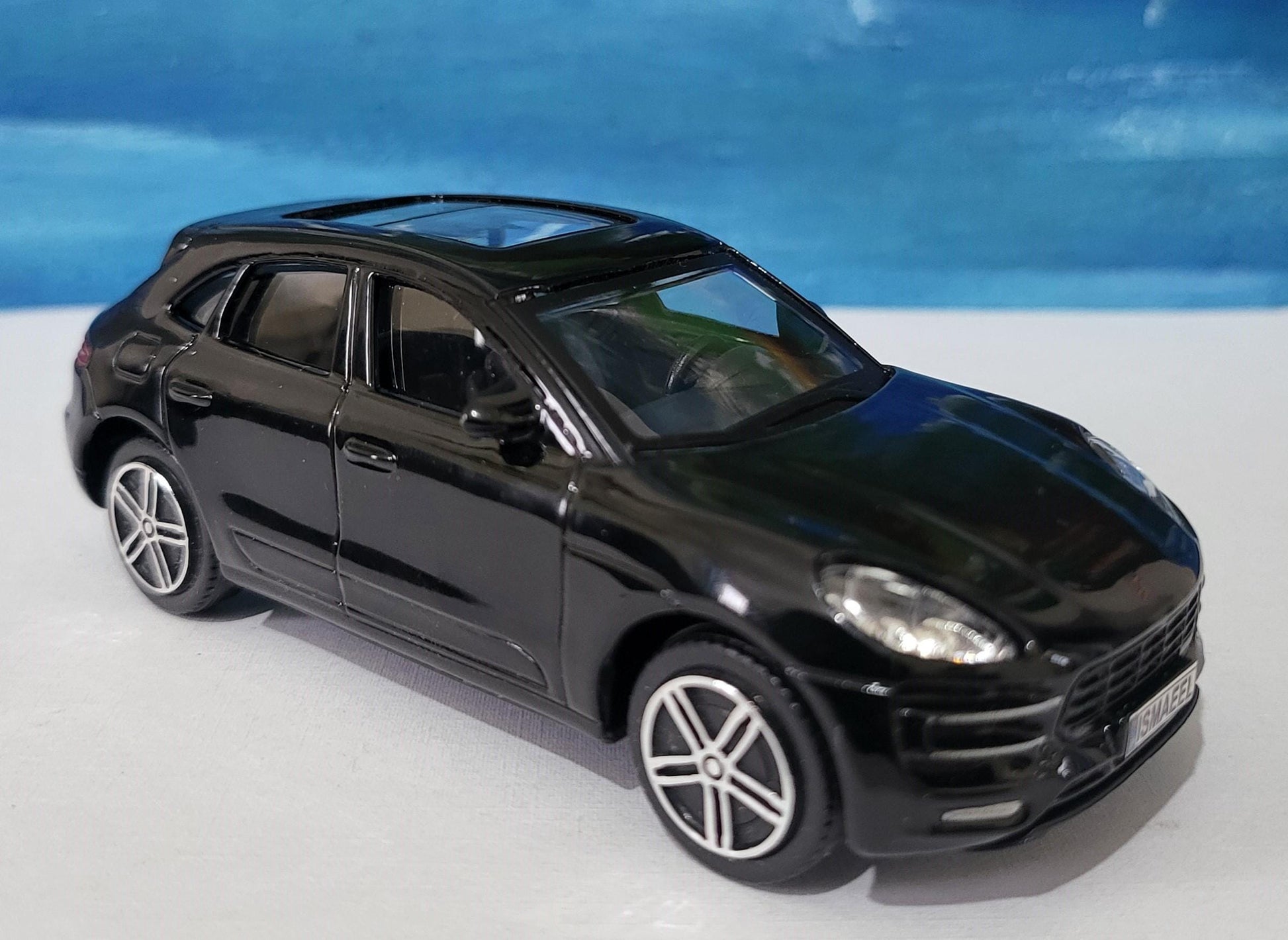 Porsche Macan Toy Car – Personalised Plates – 1:43 Scale Diecast Model – Gift for Kids or Adults – Birthday or Christmas – New & Boxed