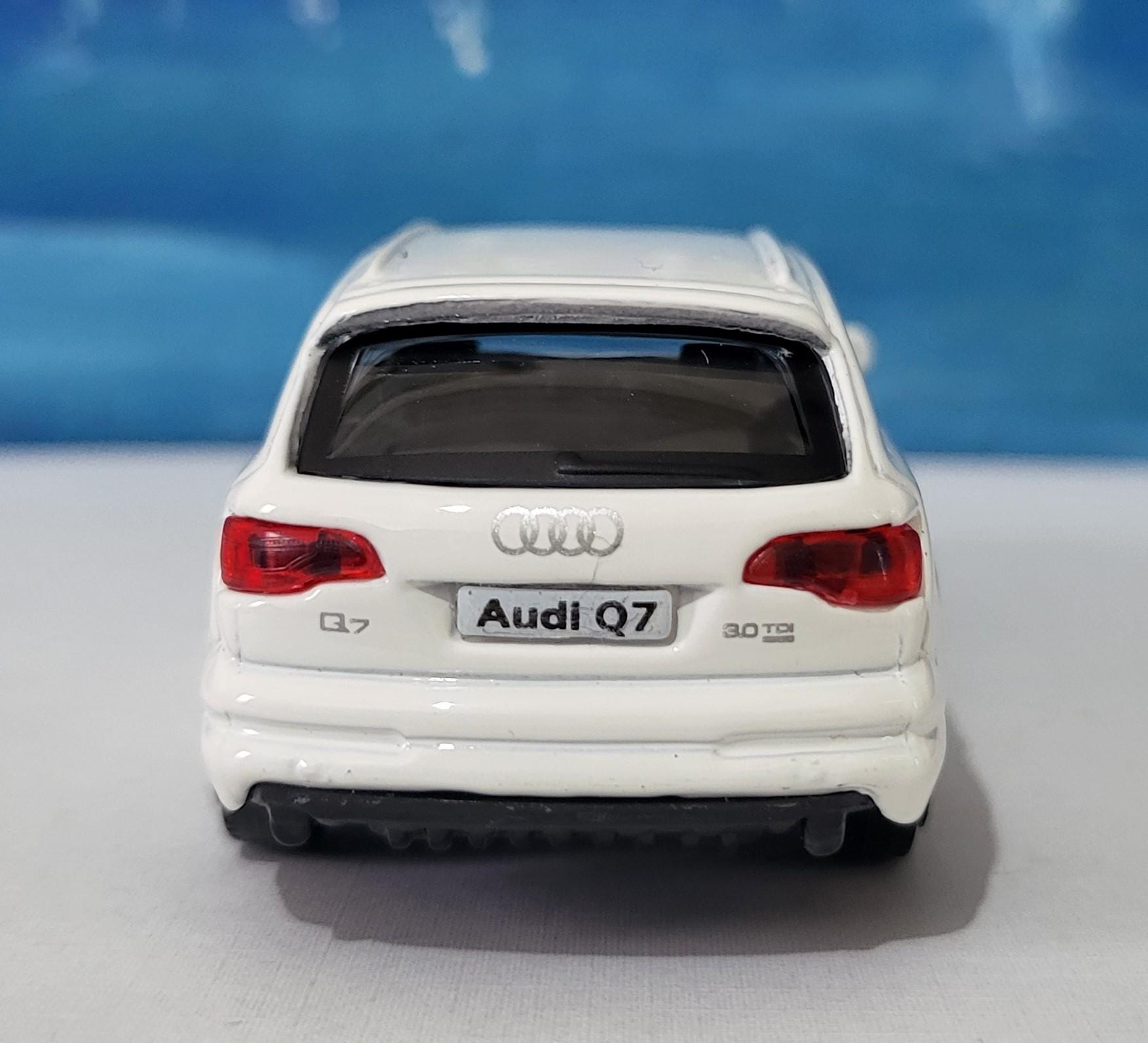 Audi Q7 Toy Car – Personalized Plates – 1:43 Scale Diecast Model – Gift for Kids or Adults – Birthday or Christmas – New & Boxed