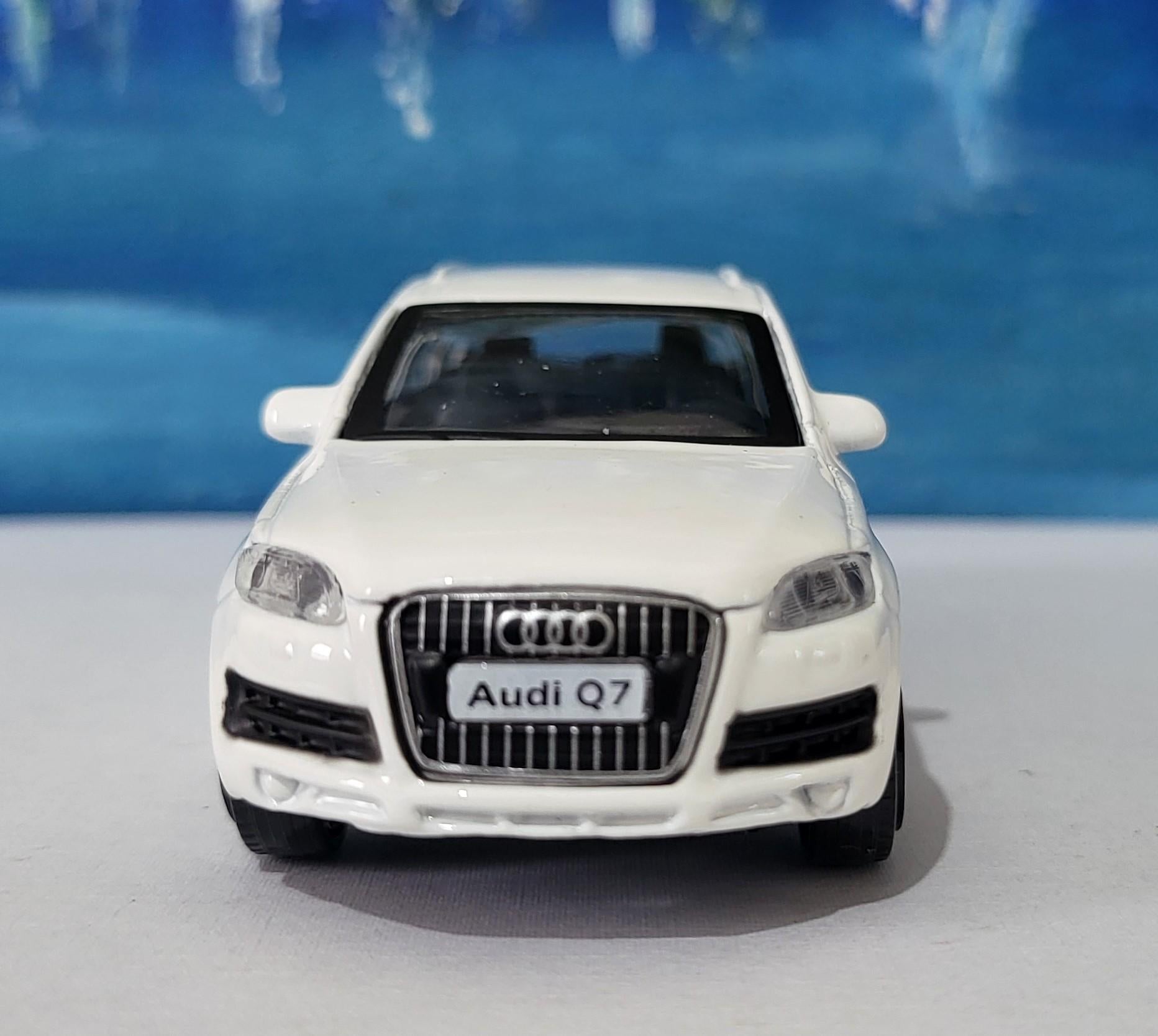 Audi Q7 Toy Car – Personalized Plates – 1:43 Scale Diecast Model – Gift for Kids or Adults – Birthday or Christmas – New & Boxed