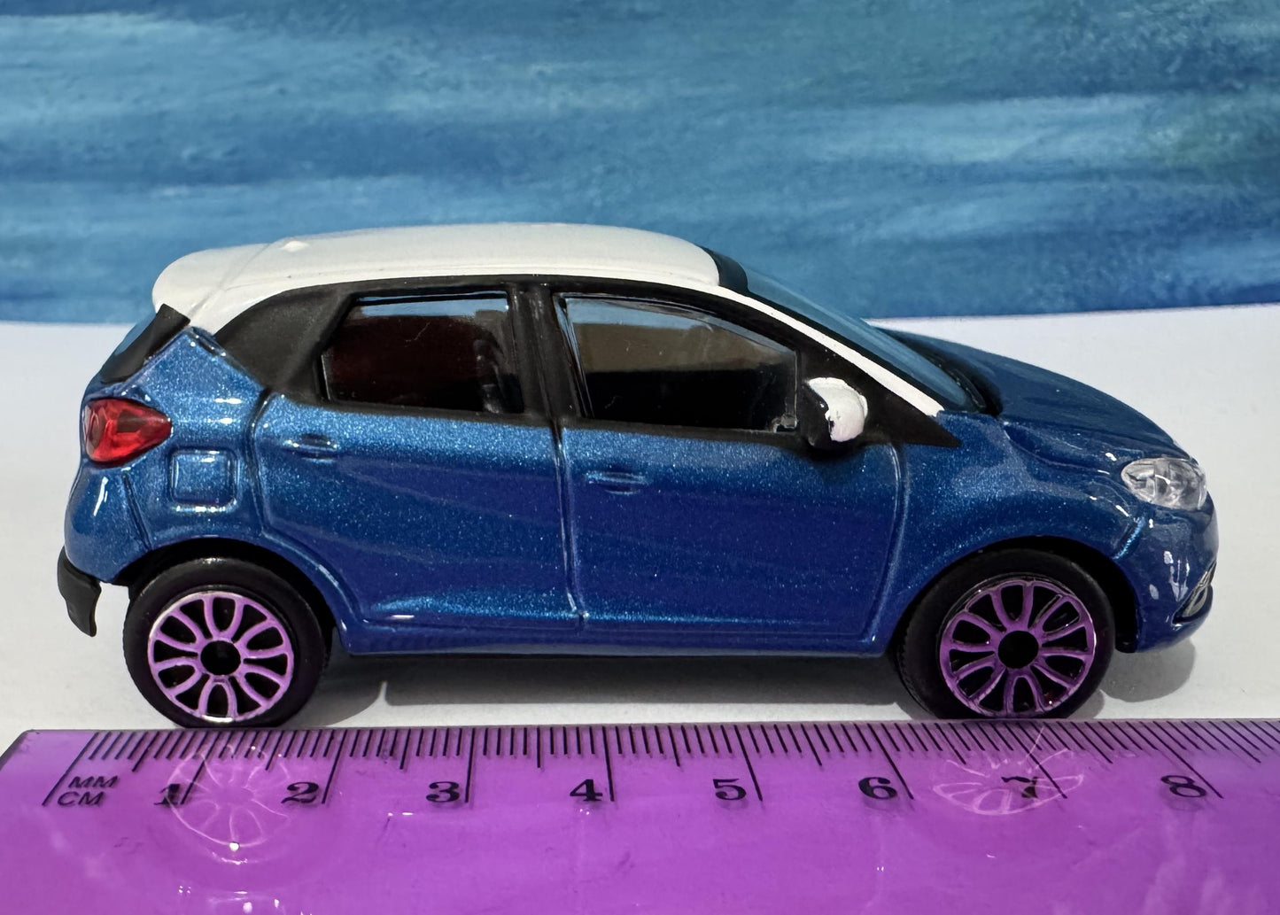 Renault CAPTUR Toy Car PERSONALISED PLATES Model boy girl dad mom uncle grandad brother Birthday Christmas gift present Boxed 1:43 scale