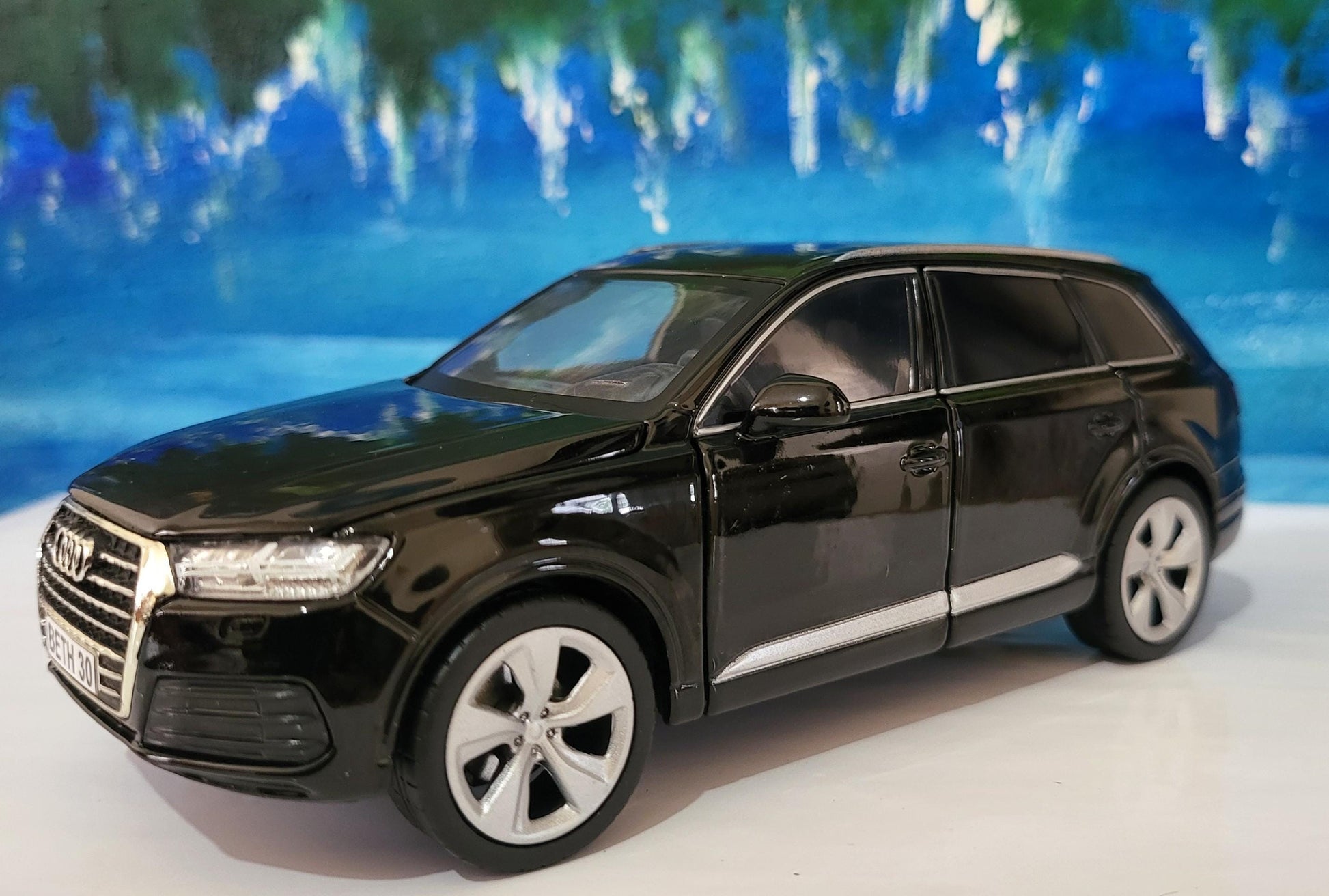 Black Audi Q7 Diecast Car 1:32 Diecast – Personalized Plates Lights & Sounds – Opening Doors, Bonnet and Boot – Gift for husband, wife, boy