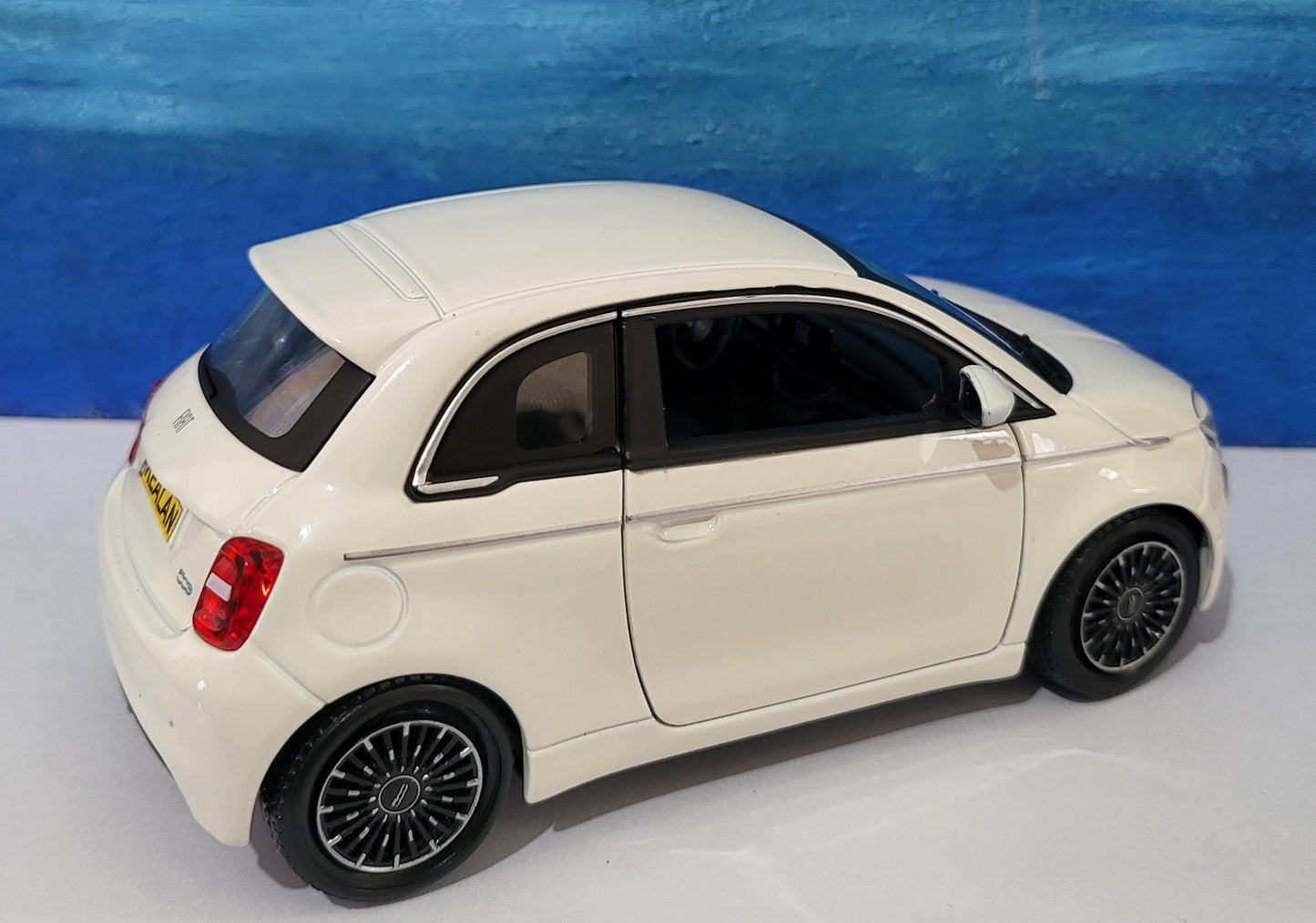 Personalised Plate FIAT 500e 1:24Scale Toy Car - Model-Gift for Boy, Girl, Dad, Mom, Uncle, Grandad - Birthday, Christmas Present-New Boxed