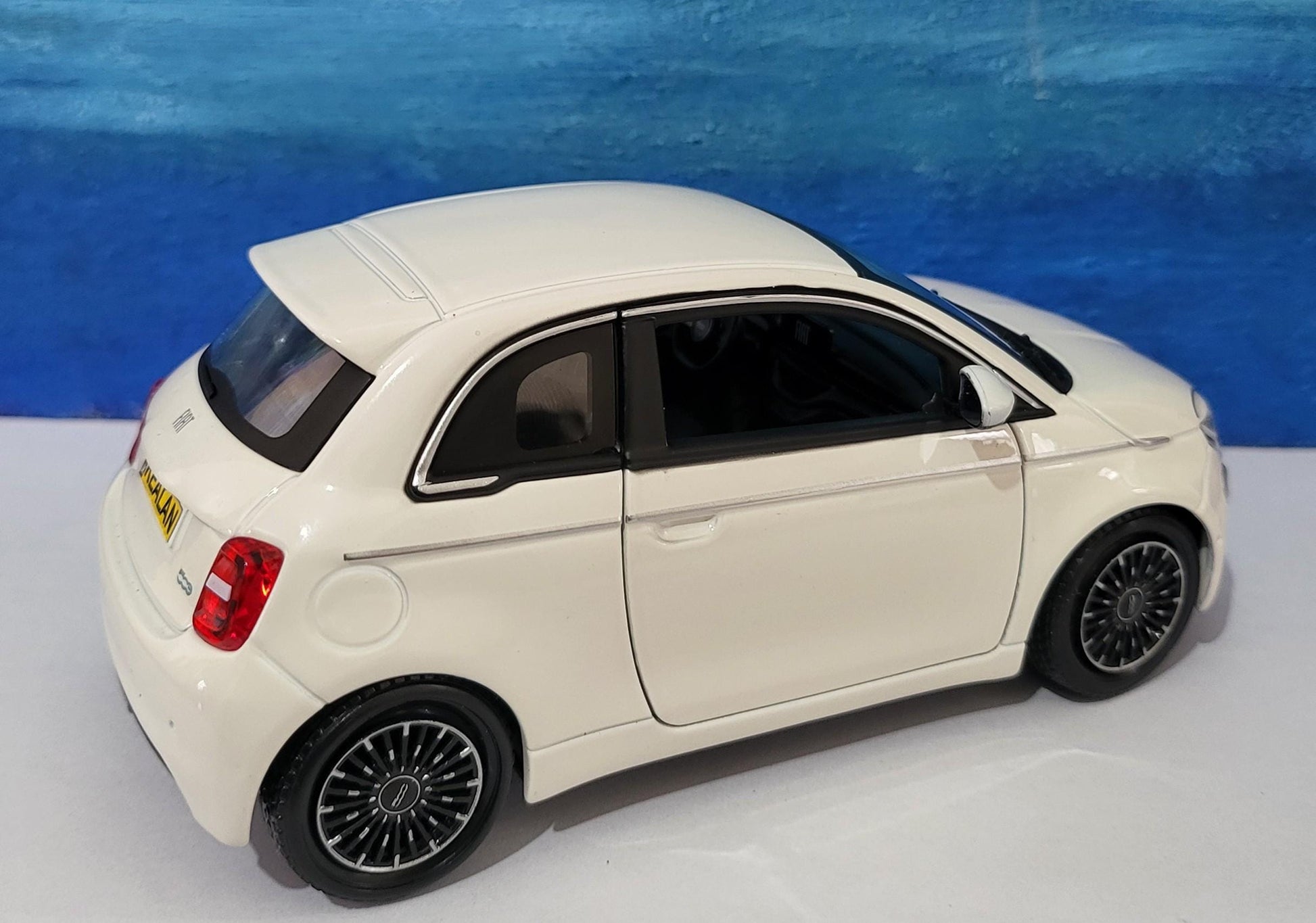 Personalised Plate FIAT 500e 1:24Scale Toy Car - Model-Gift for Boy, Girl, Dad, Mom, Uncle, Grandad - Birthday, Christmas Present-New Boxed