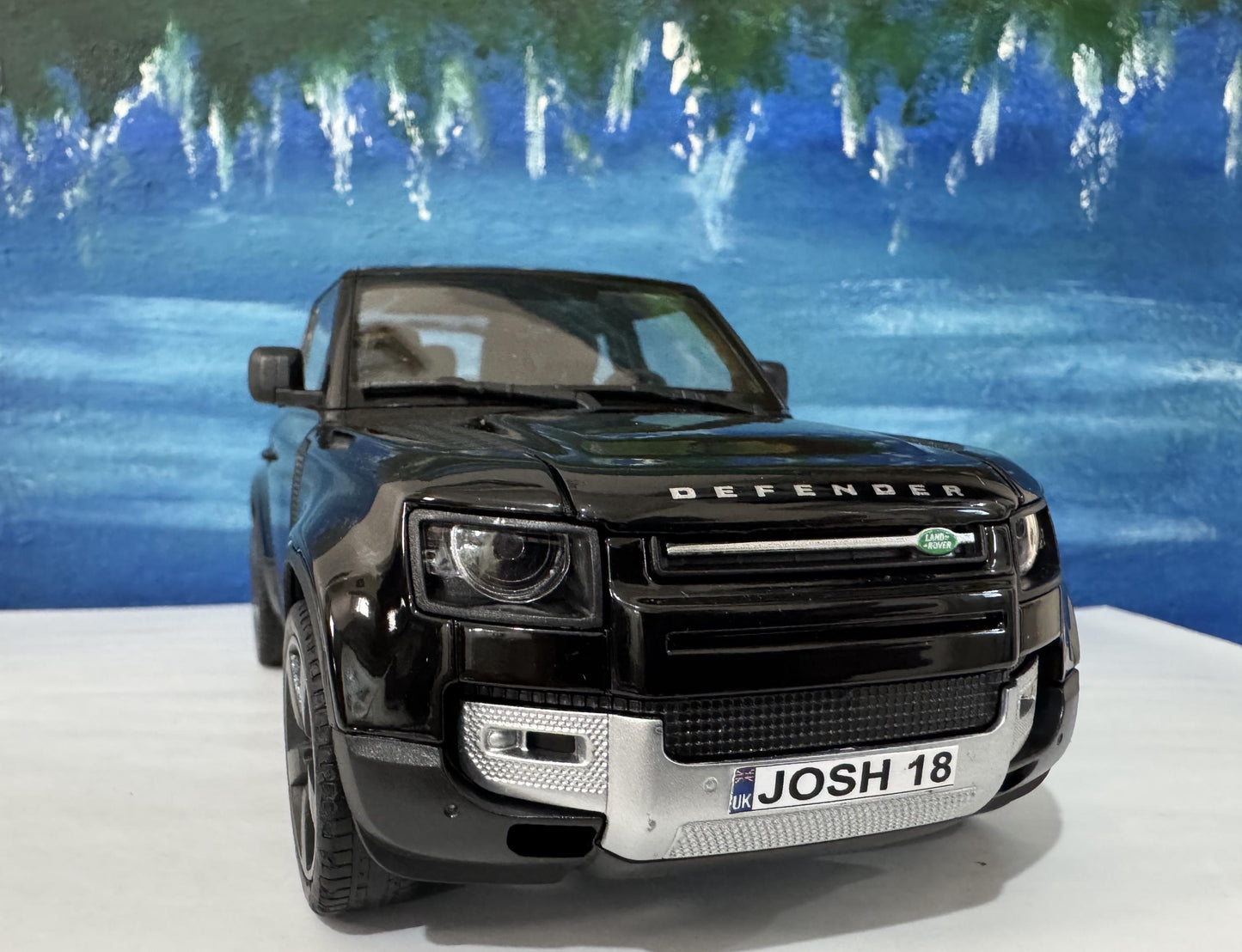Land Rover Defender 110 1:24 Scale by Welly, Personalized Plates, 2-Door Licensed Model, Gift for Boy Girl Dad Mom Grandad Birthday Boxed