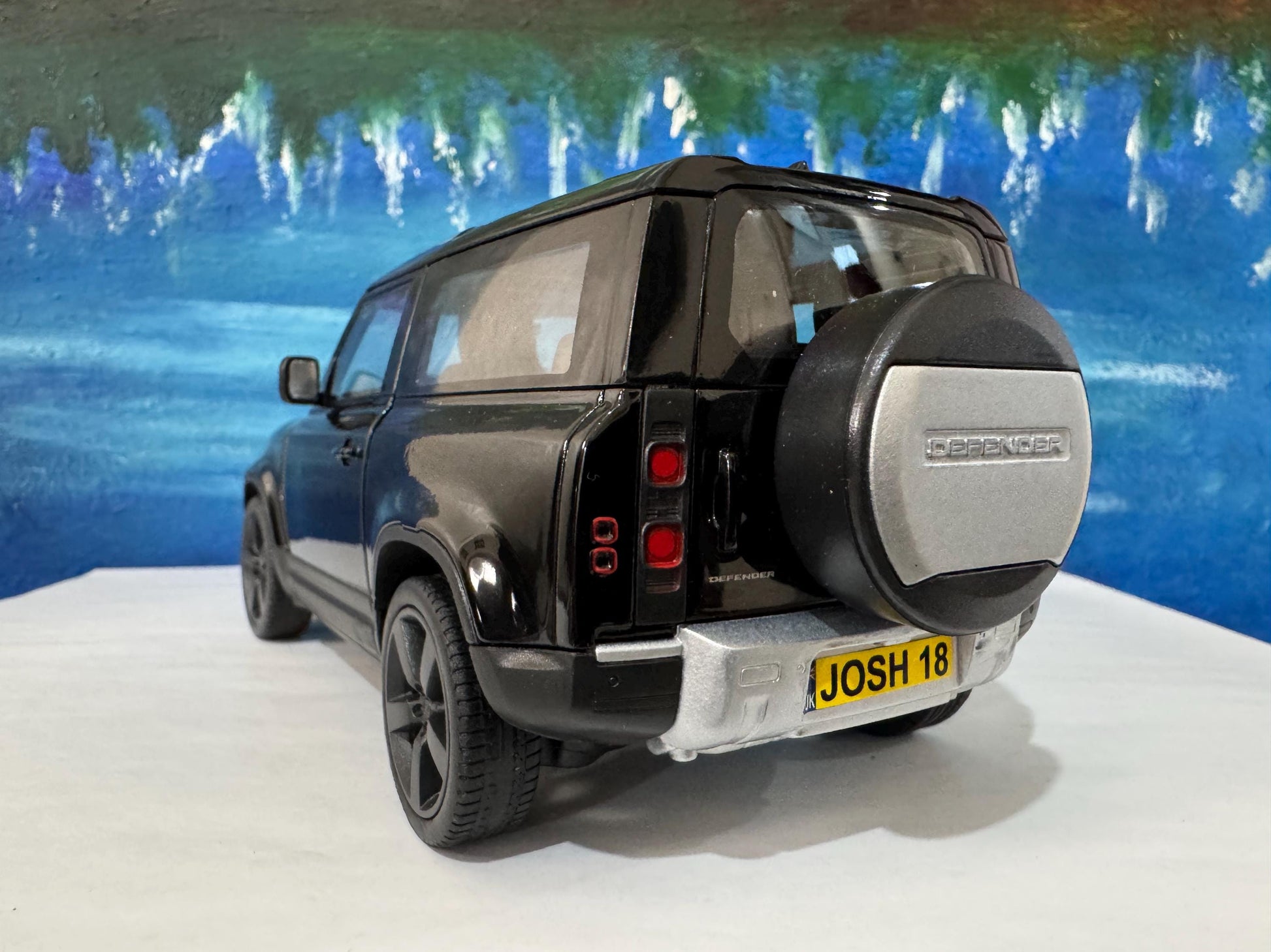 Land Rover Defender 110 1:24 Scale by Welly, Personalized Plates, 2-Door Licensed Model, Gift for Boy Girl Dad Mom Grandad Birthday Boxed