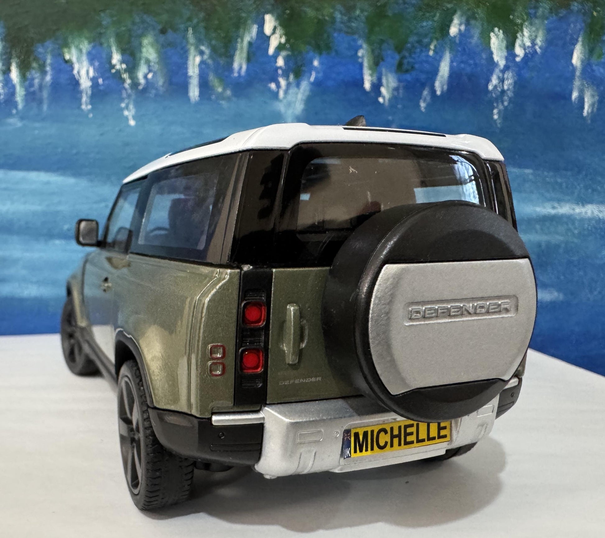 Land Rover Defender 110 1:24 Scale by Welly, Personalized Plates, 2-Door Licensed Model, Gift for Boy Girl Dad Mom Grandad Birthday Boxed