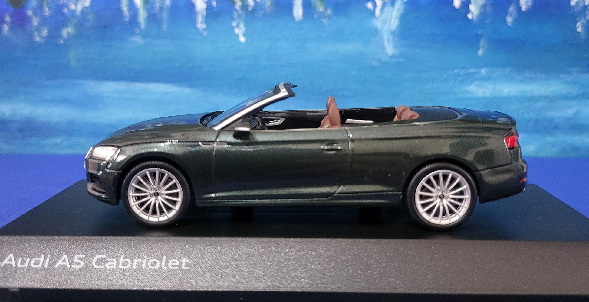 Personalized Name Plate 1:43 Audi A5 Cabriolet Gotland Green Metallic Diecast Car – Spark Dealer Edition in Display Case, Detailed