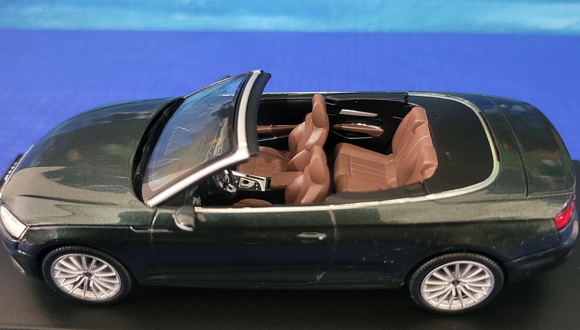 Personalized Name Plate 1:43 Audi A5 Cabriolet Gotland Green Metallic Diecast Car – Spark Dealer Edition in Display Case, Detailed