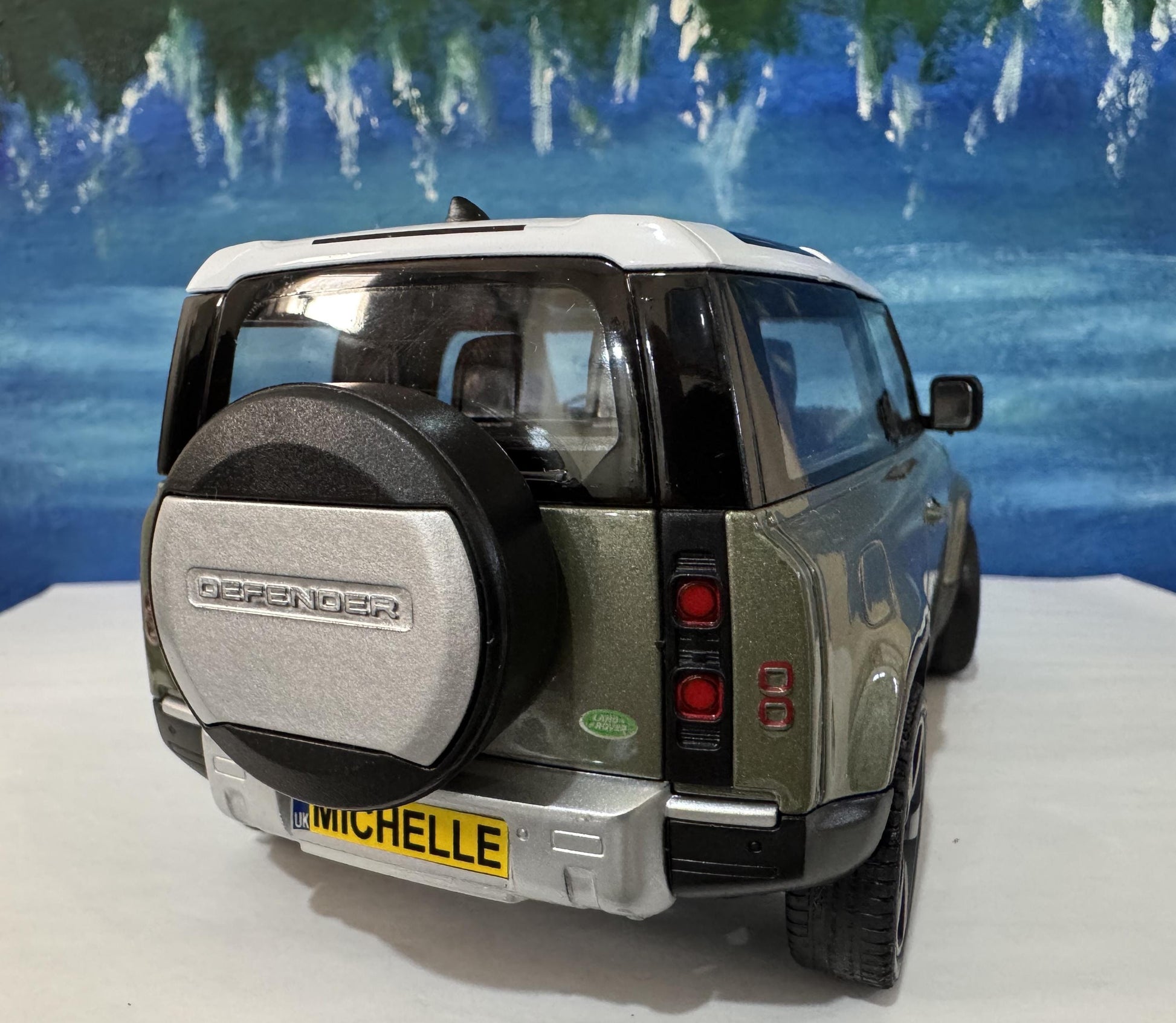 Land Rover Defender 110 1:24 Scale by Welly, Personalized Plates, 2-Door Licensed Model, Gift for Boy Girl Dad Mom Grandad Birthday Boxed