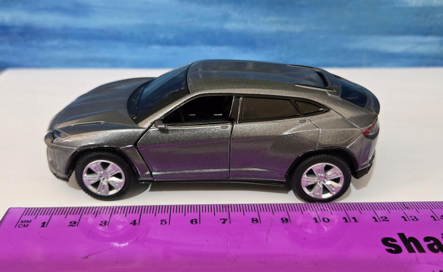 Grey Personalized Plate Lamborghini Urus 1:36 Scale Model Car – Gift for Dad, Mom, Brother – Birthday Collectible Toy – Gift Sleeve Included