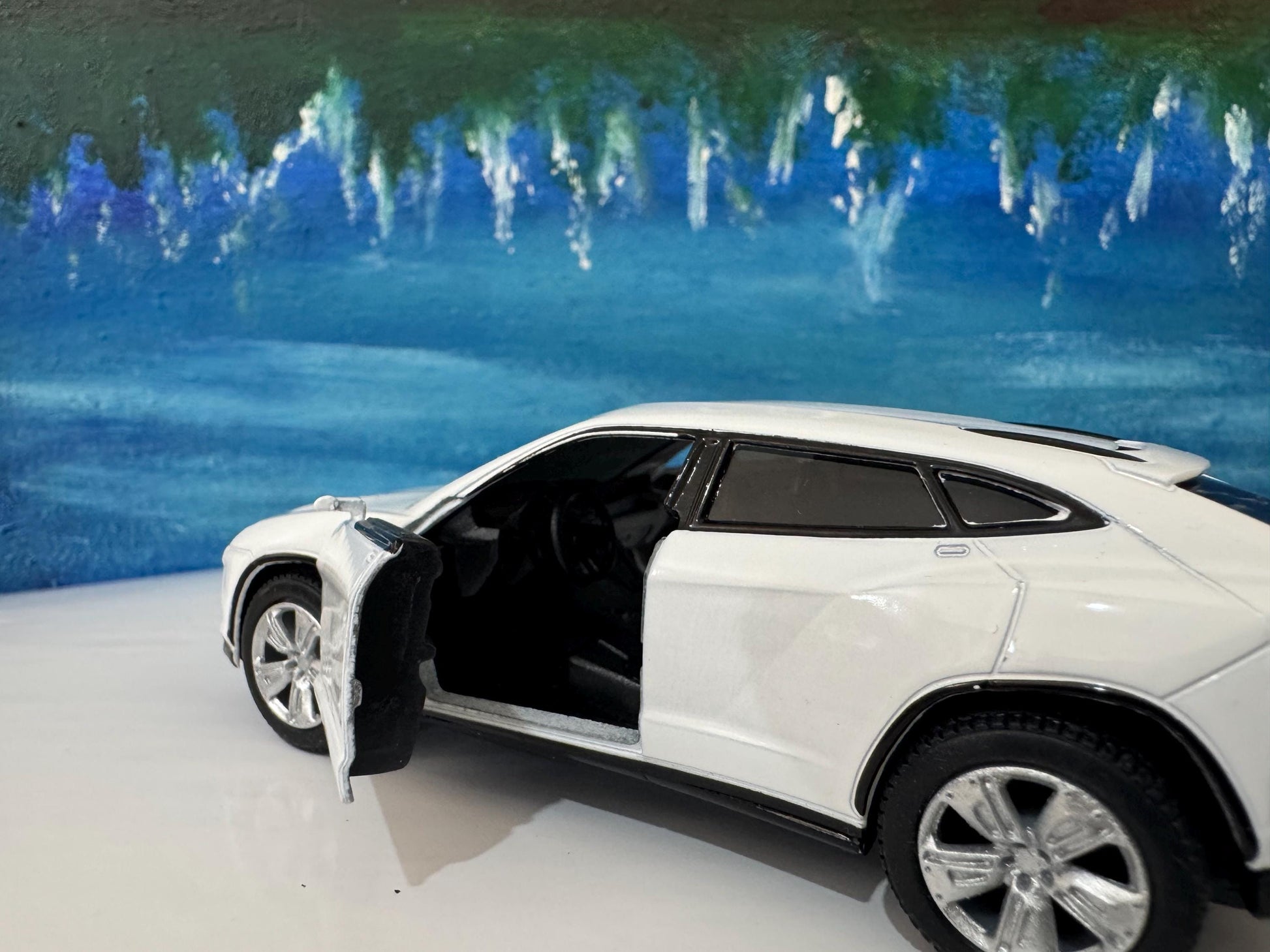 Lamborghini Urus White Personal Plate 1:36 Scale Model Car – Gift for Dad, Mom, Sister – Birthday Anniversary – Gift Sleeve Included