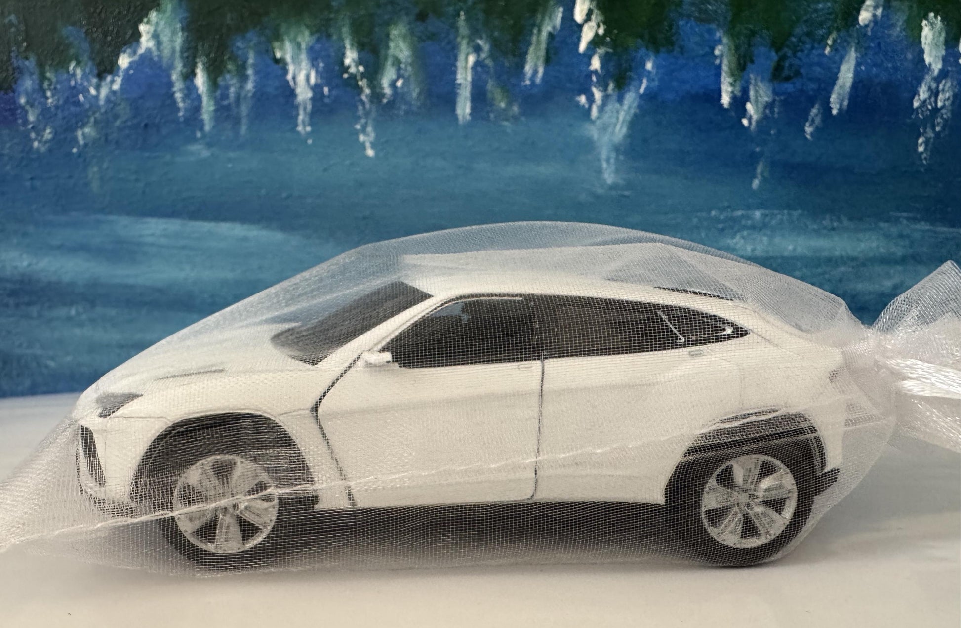 Lamborghini Urus White Personal Plate 1:36 Scale Model Car – Gift for Dad, Mom, Sister – Birthday Anniversary – Gift Sleeve Included
