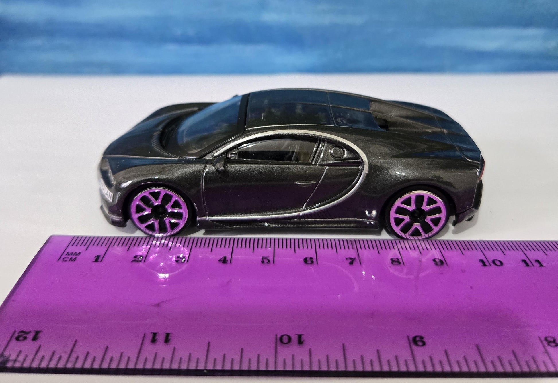Custom Plates – Bugatti Chiron Grey 1:43 Scale Toy Car Model – Gift for Boy, Girl, Dad, Mom, Uncle, Grandad – Birthday or Christmas Present