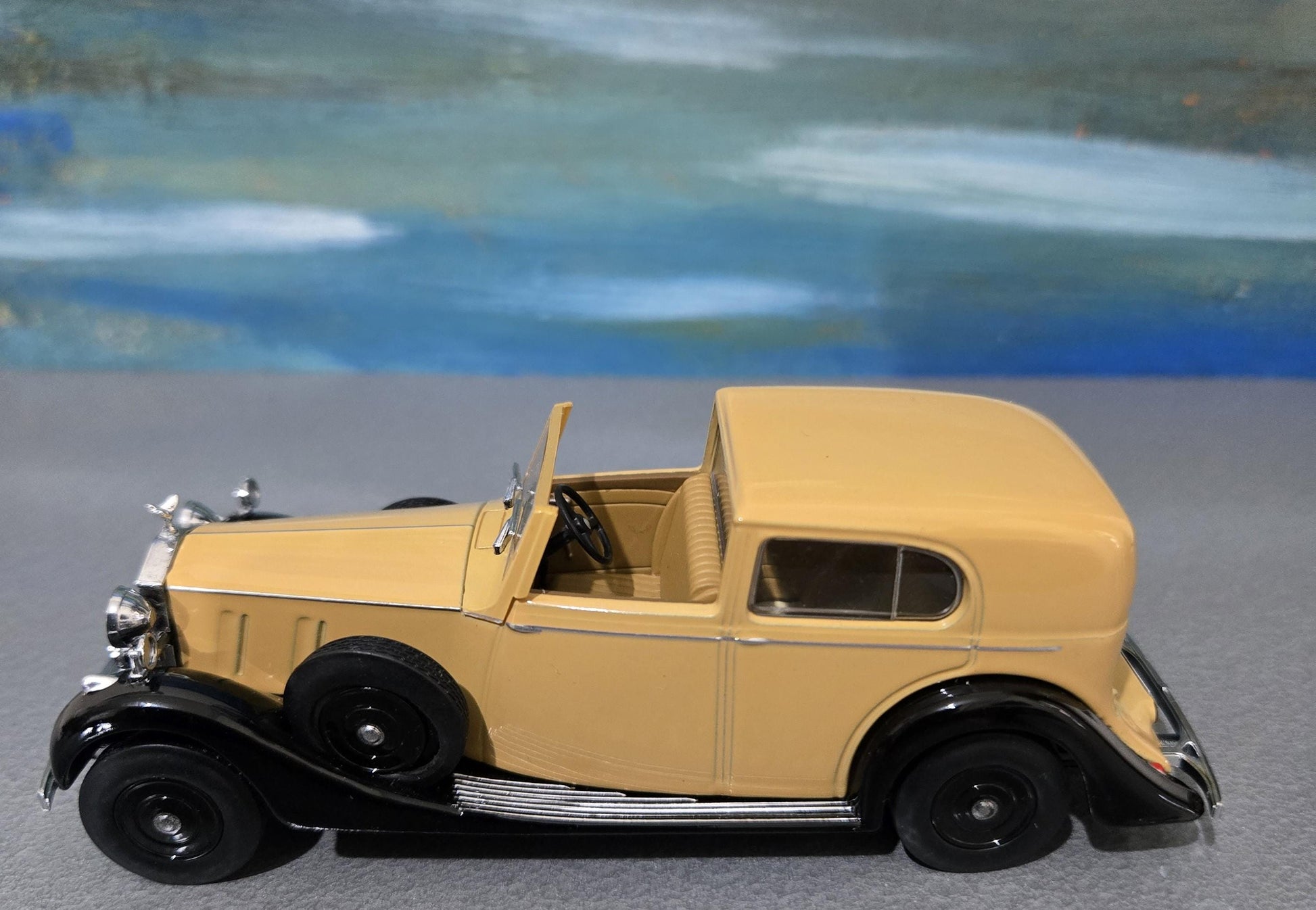 Personalized Rolls Royce Phantom 3 SdV HJ Mulliner Fawn Oxford Diecast Model – Custom Name Gift for Dad, Mom, Husband, Wife, Sister, Grandad