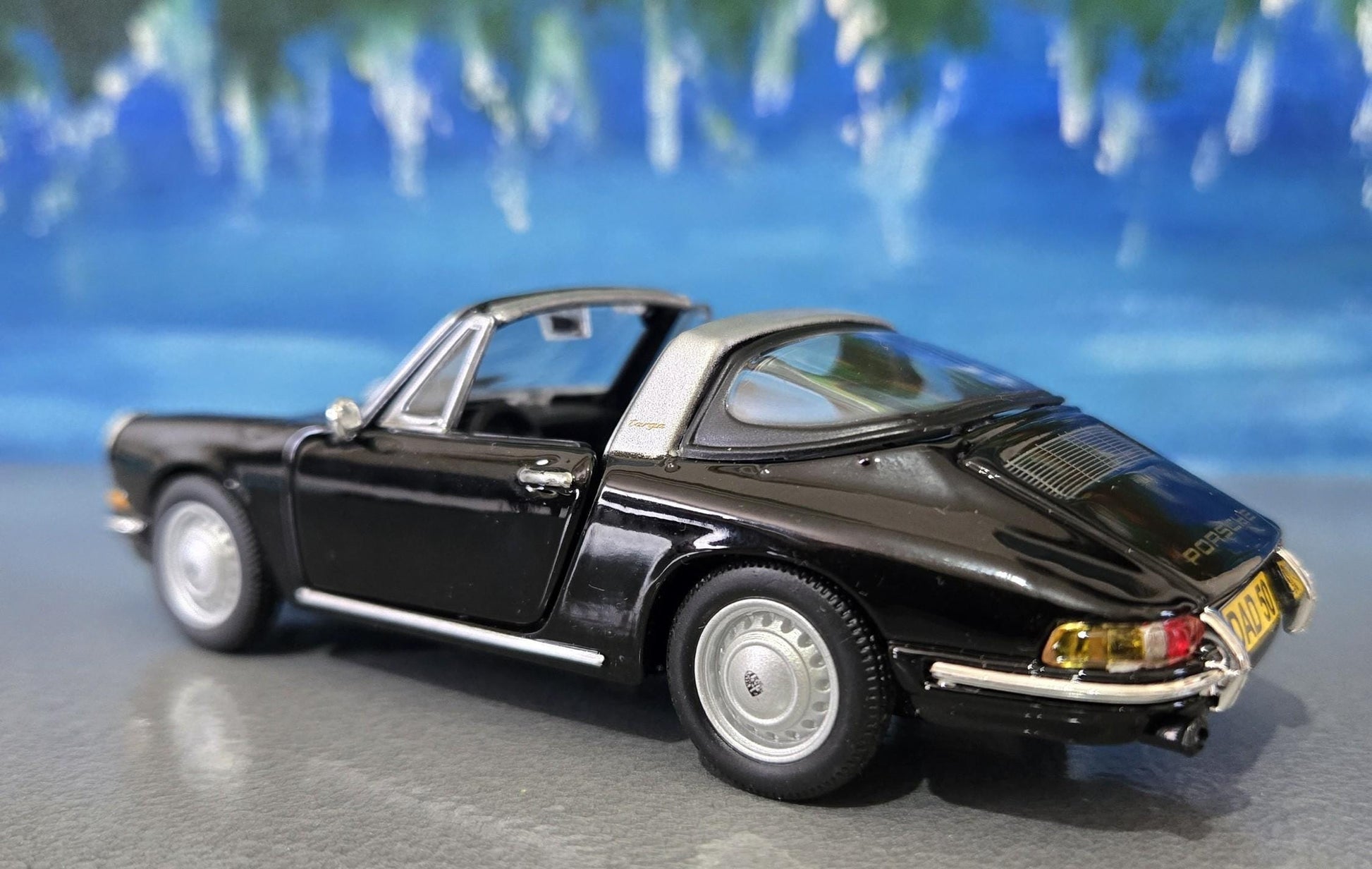 Porsche 911 Targa Black 1967 1:32 Scale Diecast Model Car toy – Gift for Kids, Dad, Mom – Birthday or Christmas Present – Boxed New