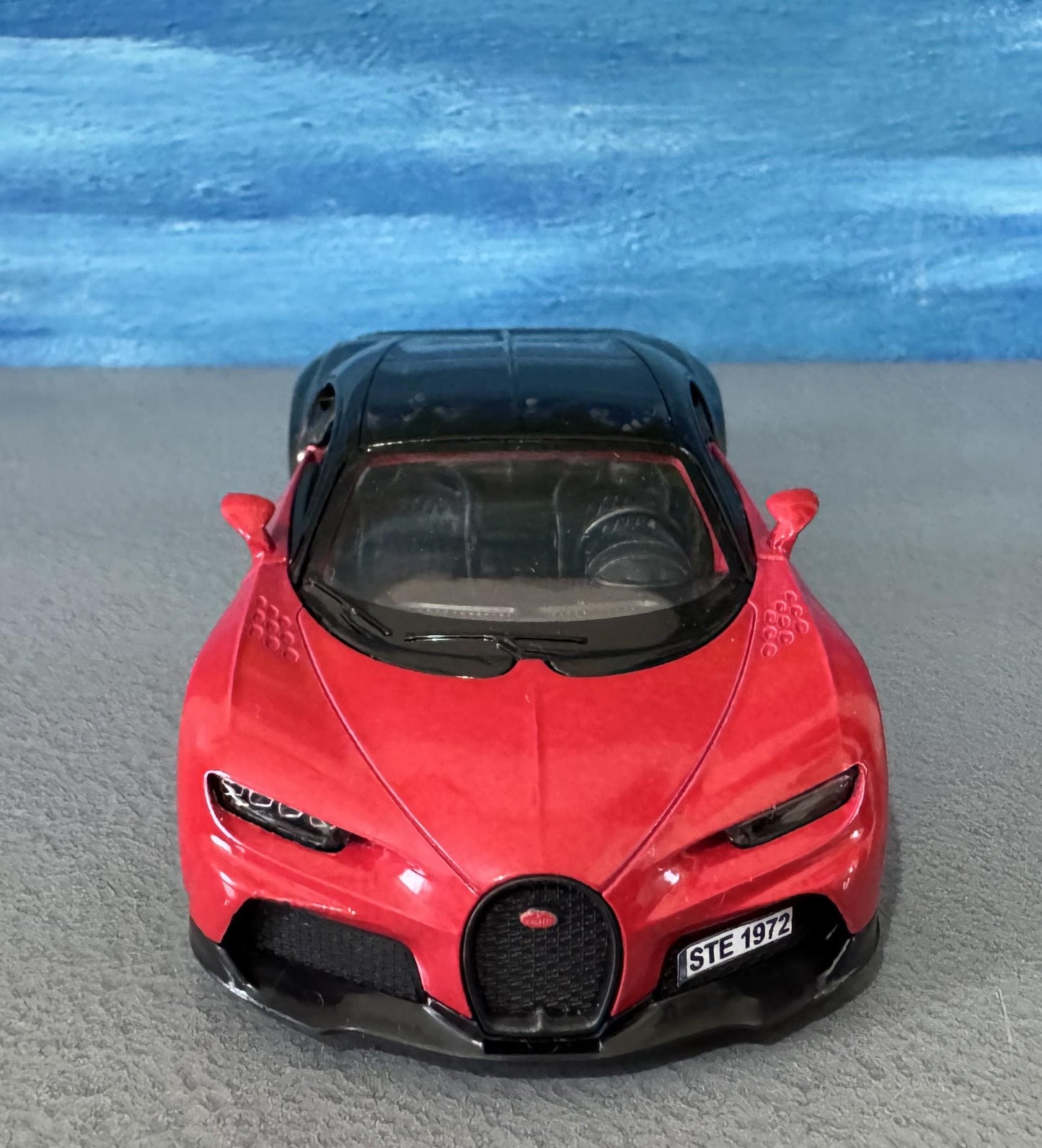 Kinsmart Bugatti Chiron Supersport 1:36 Red/Black Diecast Model Car – Custom Name Plate – Gift for Car Lovers, Dad, Kids – Boxed Collectible