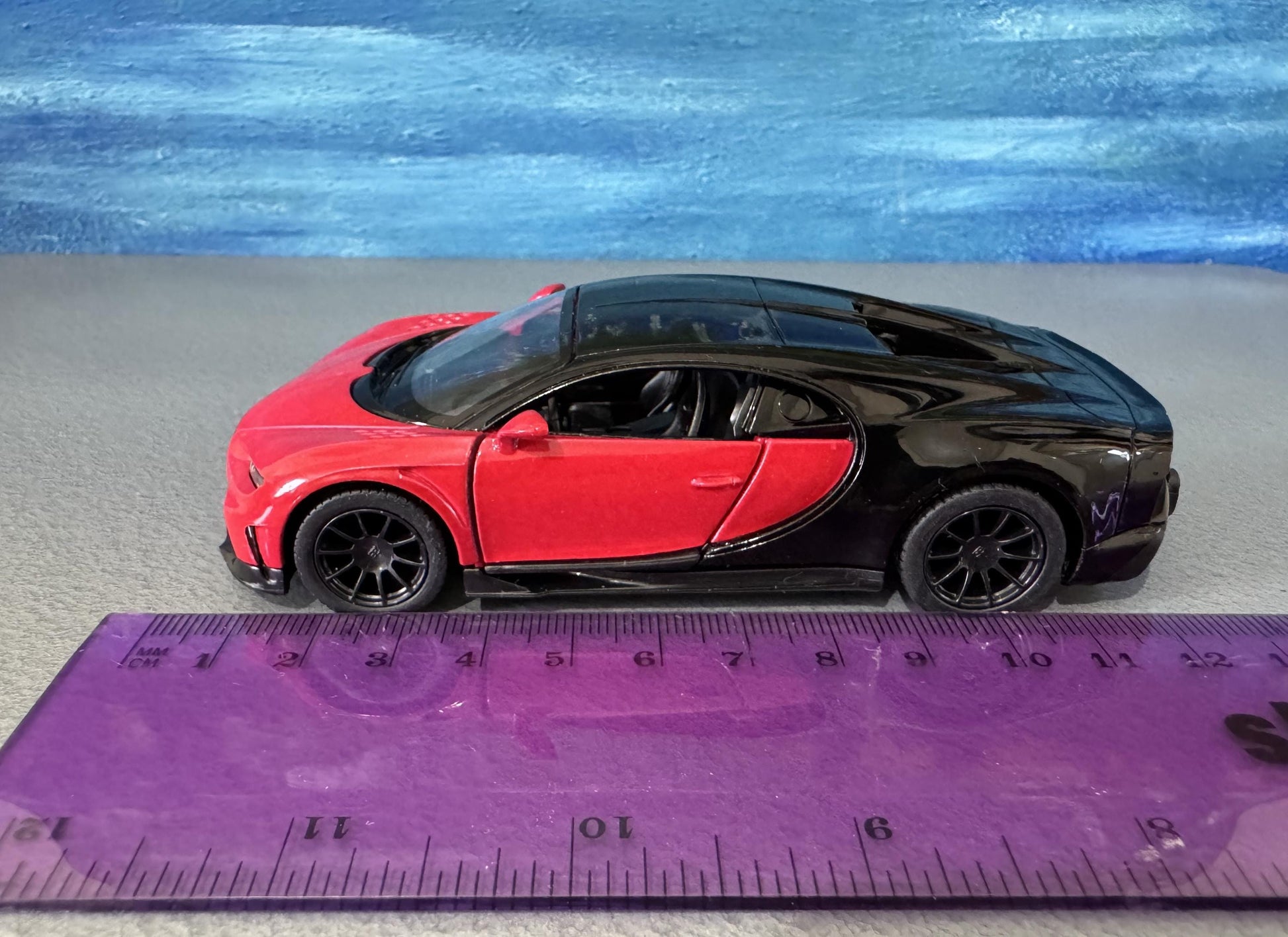 Kinsmart Bugatti Chiron Supersport 1:36 Red/Black Diecast Model Car – Custom Name Plate – Gift for Car Lovers, Dad, Kids – Boxed Collectible