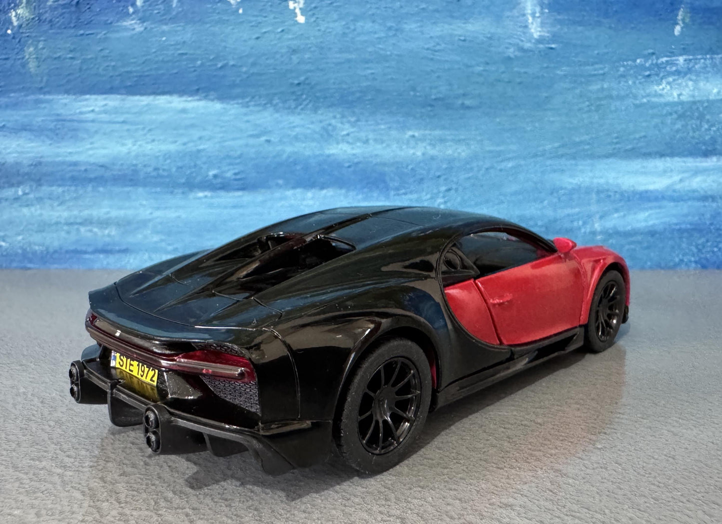 Kinsmart Bugatti Chiron Supersport 1:36 Red/Black Diecast Model Car – Custom Name Plate – Gift for Car Lovers, Dad, Kids – Boxed Collectible