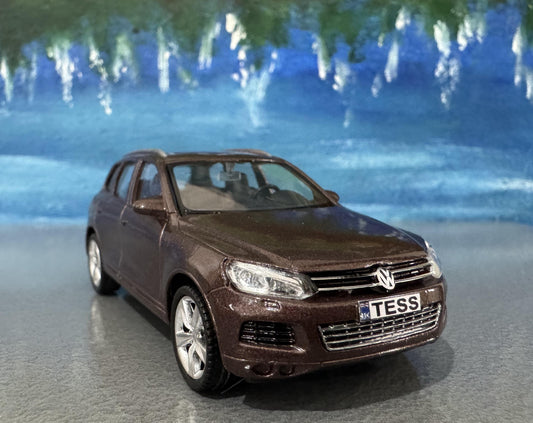 VW Volkswagen Touareg Toy Car, 1:43 Scale Model – Gift for Boy, Girl, Dad, Mom, Grandad, Birthday - Easter, Christmas gift - Boxed