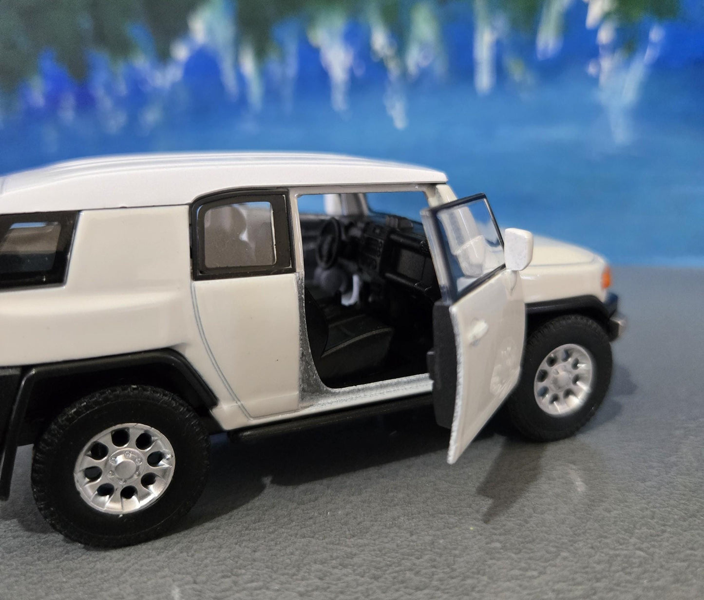 Toyota FJ Cruiser Diecast Model Car 1:34 Scale - Collectible Toy SUV