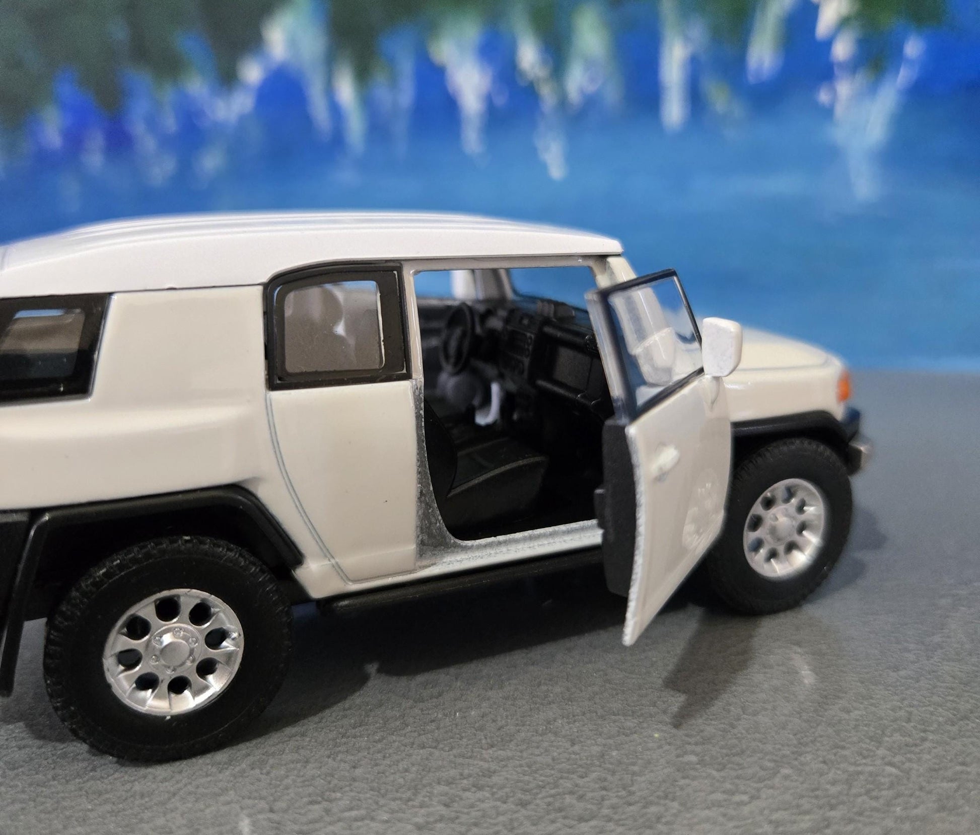 Toyota FJ Cruiser Diecast Model Car 1:34 Scale - Collectible Toy SUV