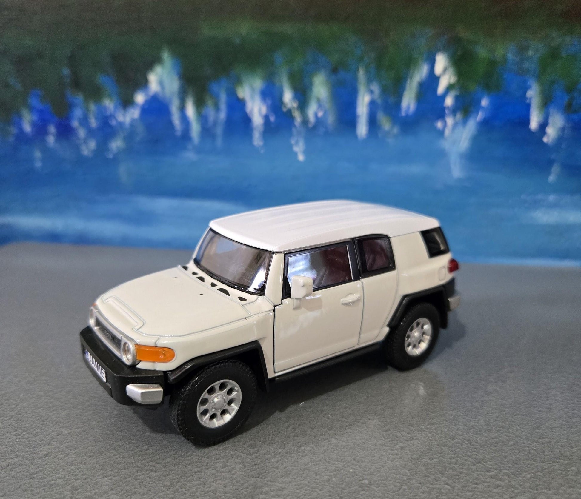 Toyota FJ Cruiser Diecast Model Car 1:34 Scale - Collectible Toy SUV