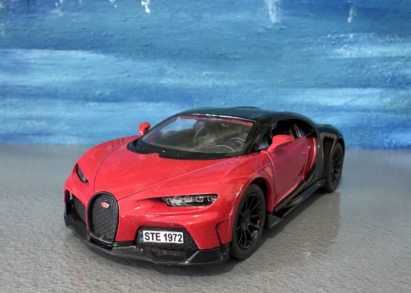 Kinsmart Bugatti Chiron Supersport 1:36 Red/Black Diecast Model Car – Custom Name Plate – Gift for Car Lovers, Dad, Kids – Boxed Collectible
