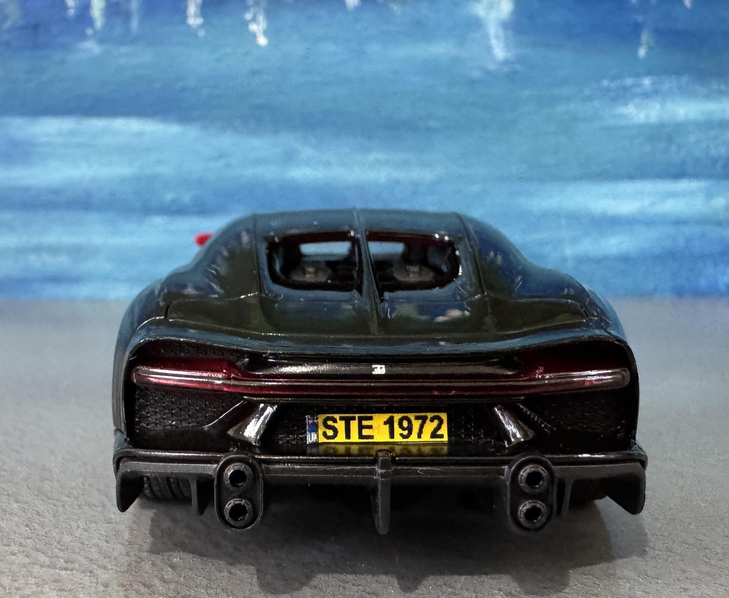 Kinsmart Bugatti Chiron Supersport 1:36 Red/Black Diecast Model Car – Custom Name Plate – Gift for Car Lovers, Dad, Kids – Boxed Collectible