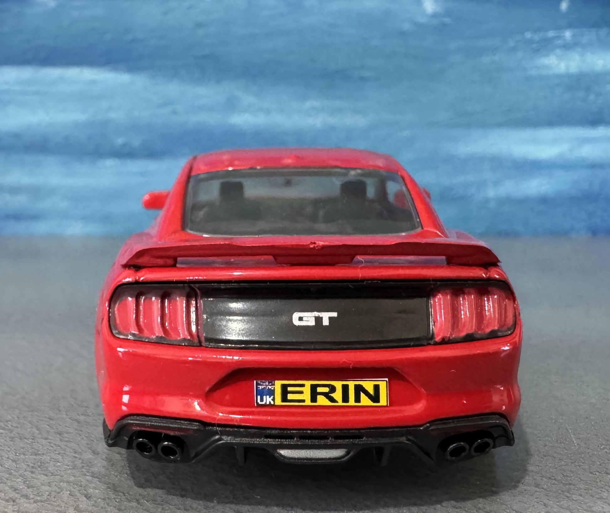 Motor Max Ford Mustang GT 2018 1:32 Red Diecast Model Car – Custom Name Plate – Collectible Gift for Dad, Car Lovers, Kids – Boxed Display