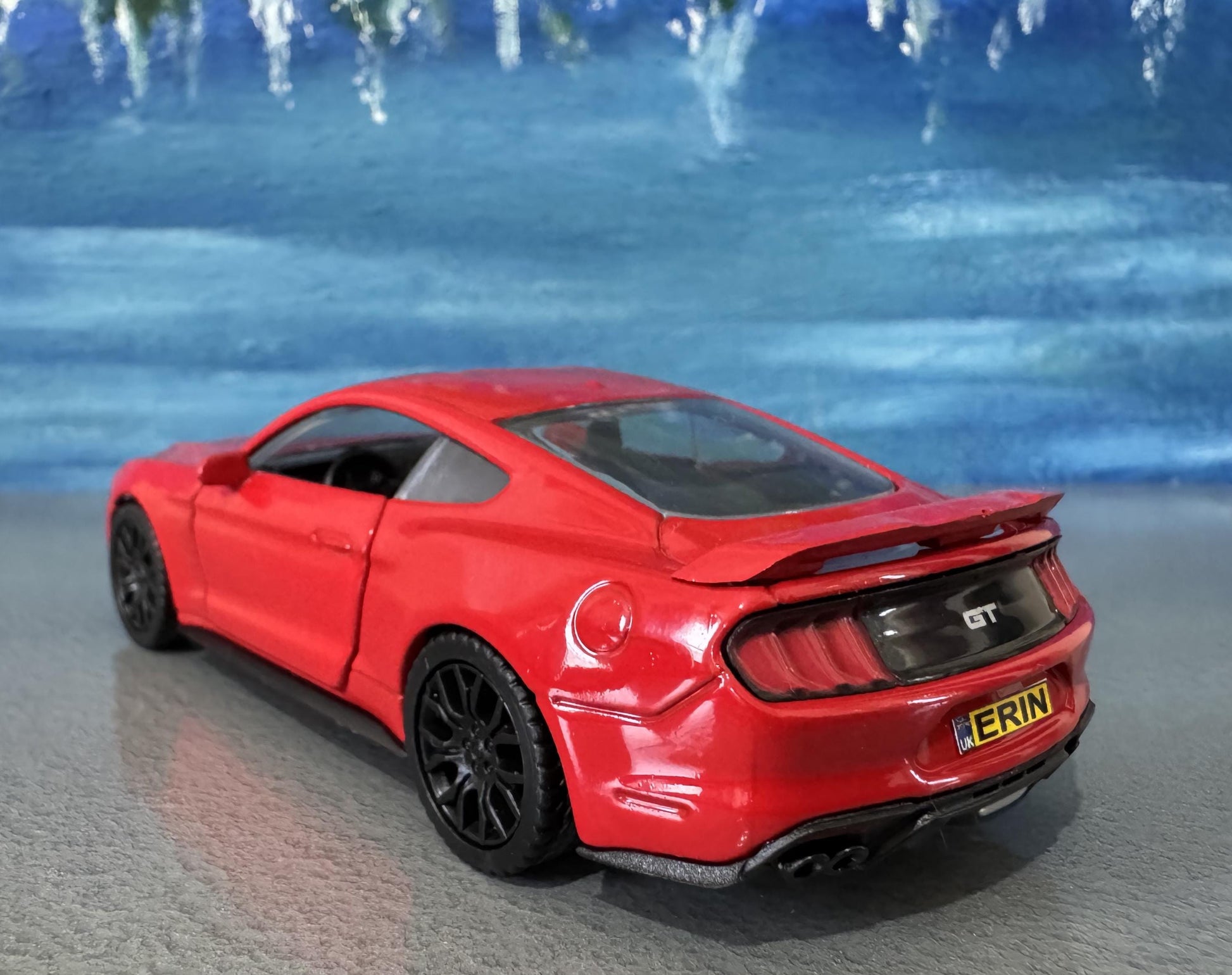 Motor Max Ford Mustang GT 2018 1:32 Red Diecast Model Car – Custom Name Plate – Collectible Gift for Dad, Car Lovers, Kids – Boxed Display