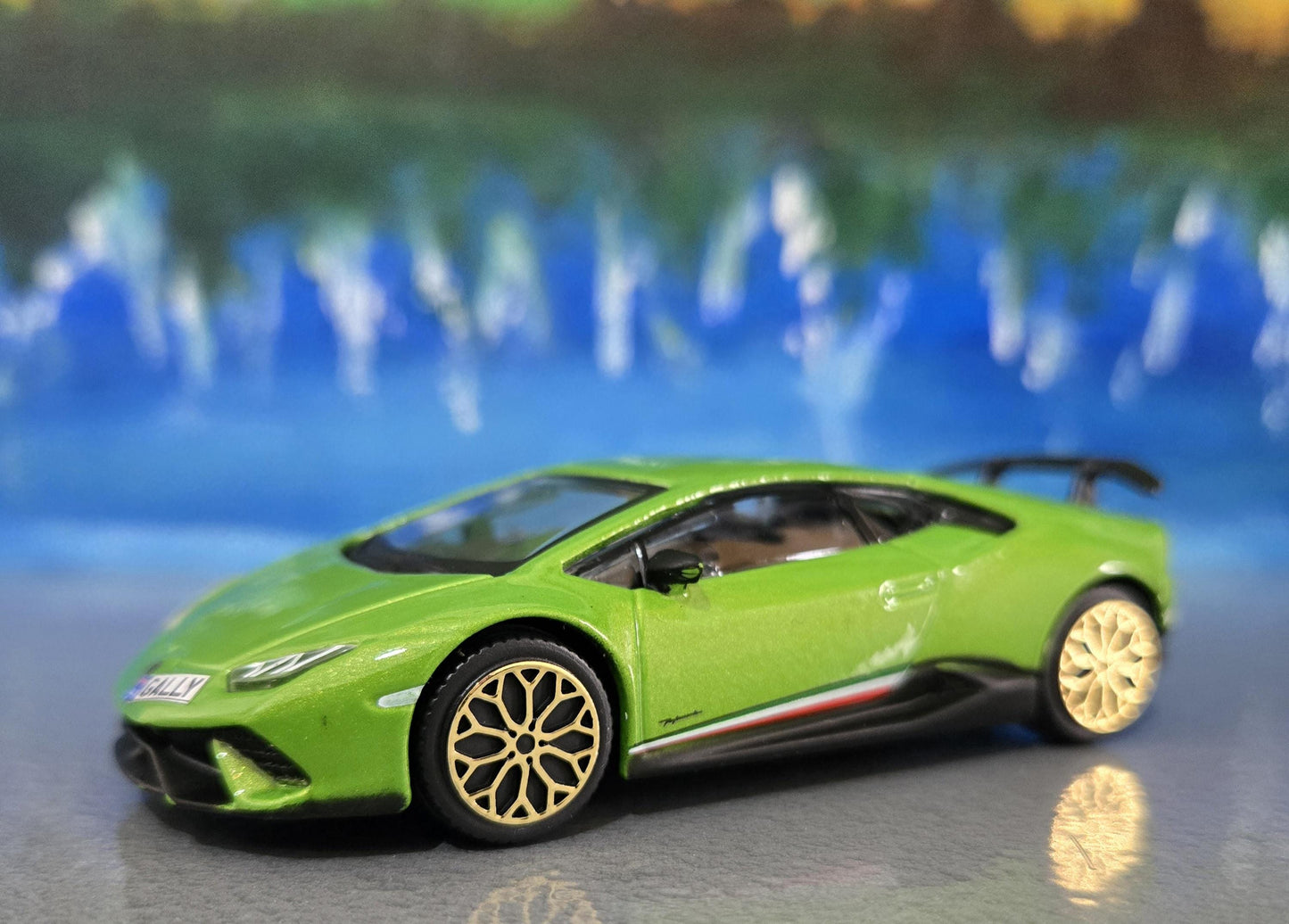Lamborghini Huracan 1:43 Model Car – Personalized Plates | Gift for Boy, Girl, Dad, Mom, Uncle, Grandad | Birthday Christmas Present Boxed