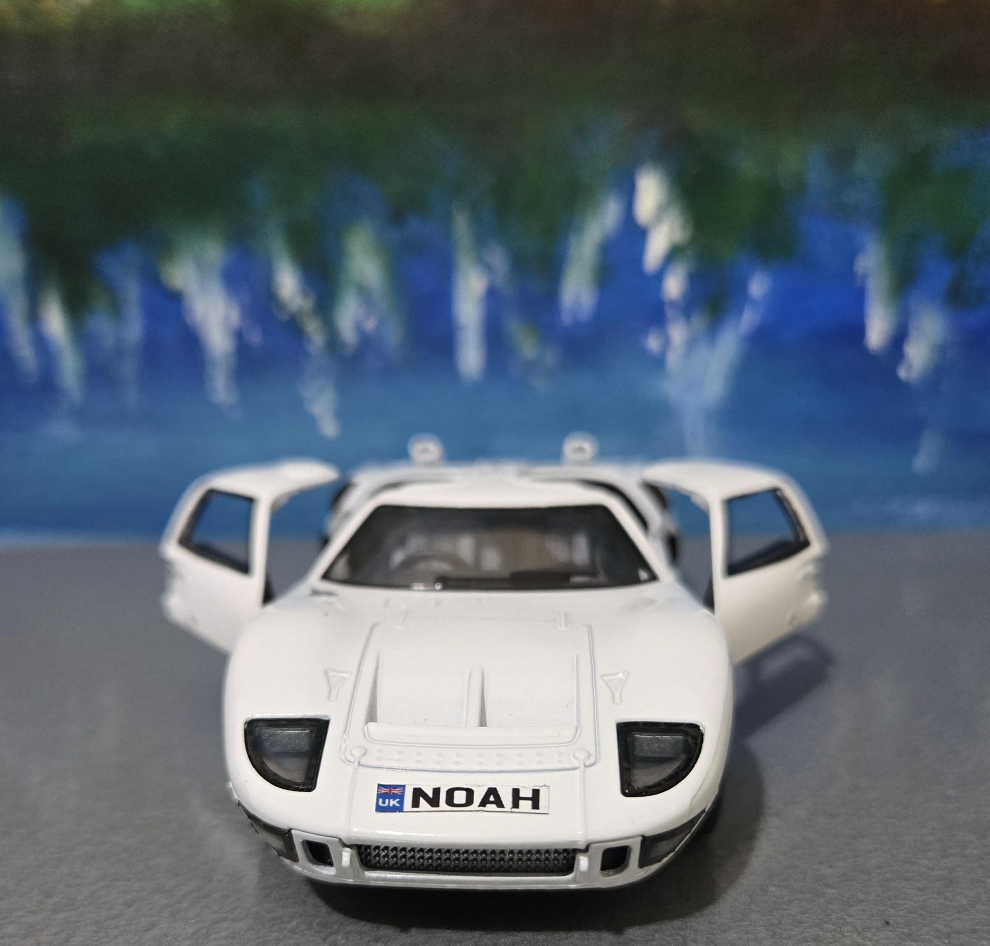 WHITE Toy Car Ford GT 40 MKII 1:32 - Pull Back Action, Open Doors, fun toy boy dad mother day gift sleeves