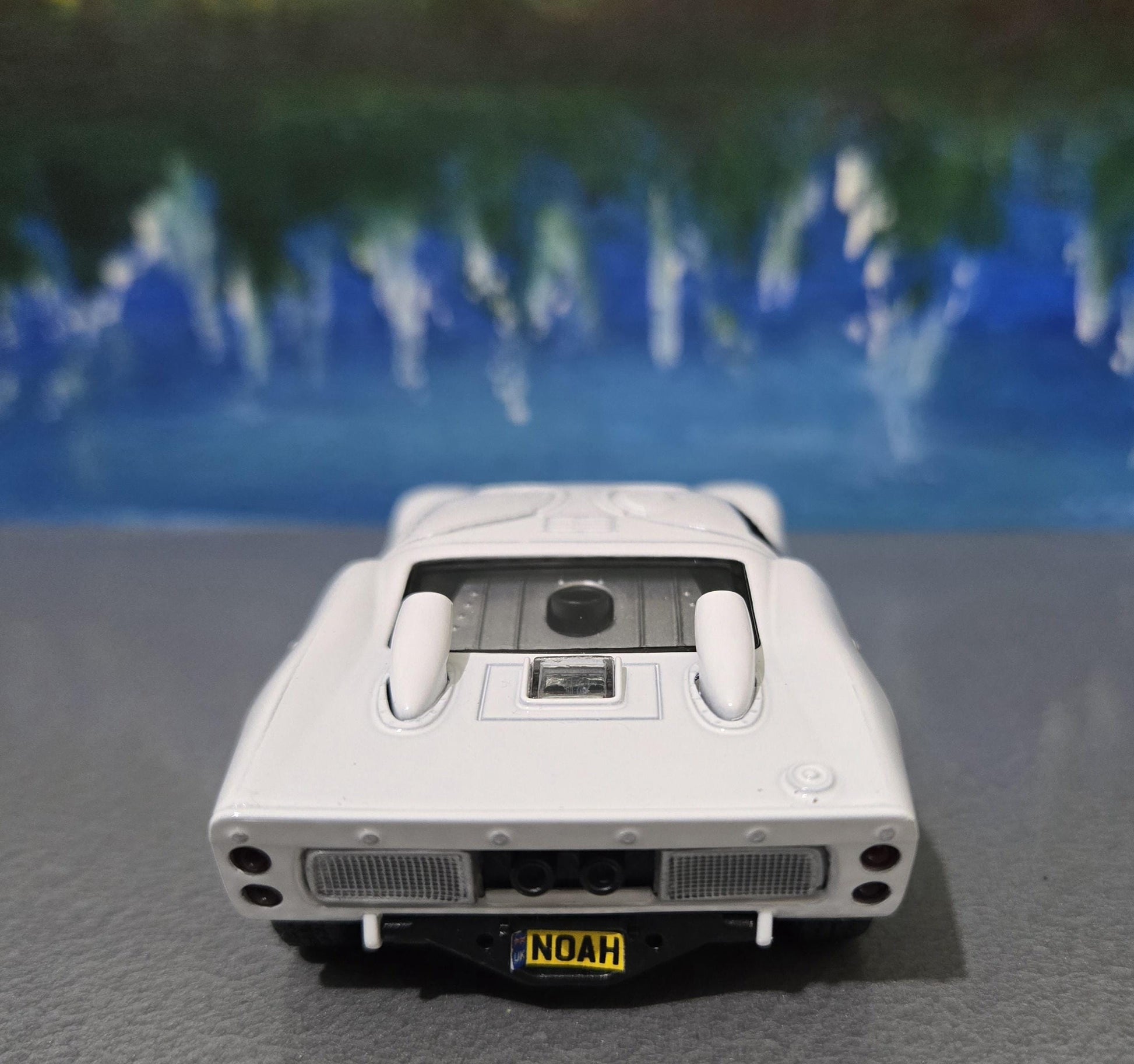 WHITE Toy Car Ford GT 40 MKII 1:32 - Pull Back Action, Open Doors, fun toy boy dad mother day gift sleeves