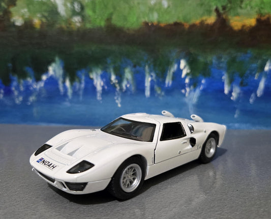 WHITE Toy Car Ford GT 40 MKII 1:32 - Pull Back Action, Open Doors, fun toy boy dad mother day gift sleeves