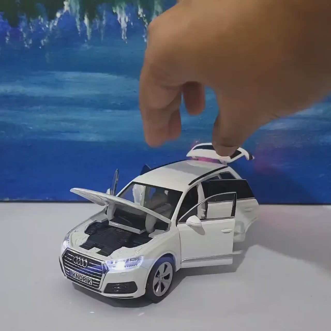 Audi Q7 Diecast Car 1:32 Diecast – Personalized Plates Lights & Sounds – Opening Doors, Bonnet and Boot – Gift for Dad, Boys, Birthday Boxed