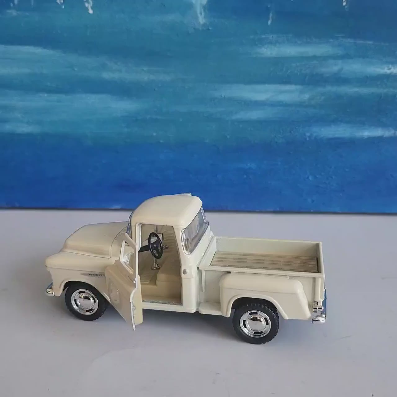 1955 Chevy Stepside Pickup 1:32 Diecast – Official Licensed Pull-Back Toy, Opening Doors – Blue/Cream Gift for Collectors, Kids Gift Sleeves
